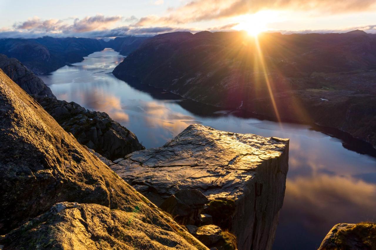 Hotel Preikestolen & Basecamp *