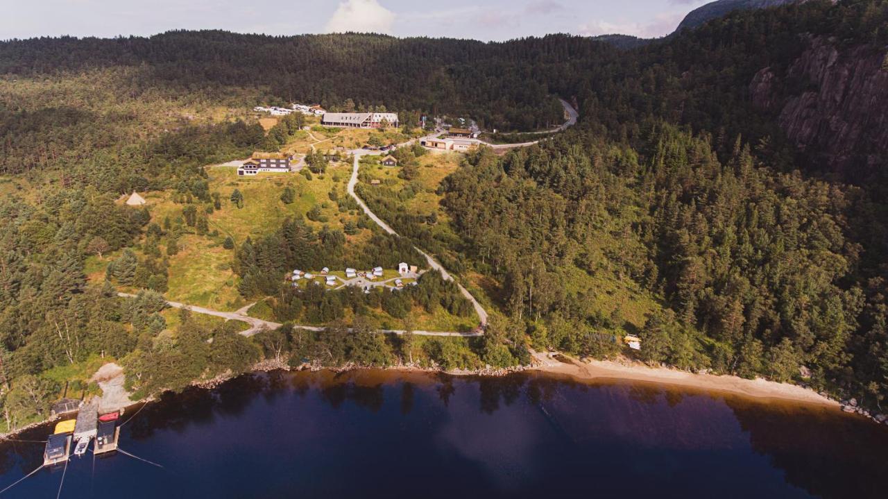 Preikestolen Basecamp Hotell *