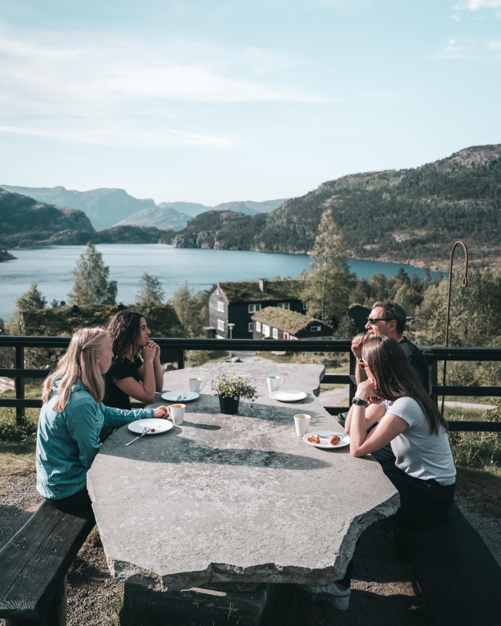 Preikestolen Basecamp Jørpeland