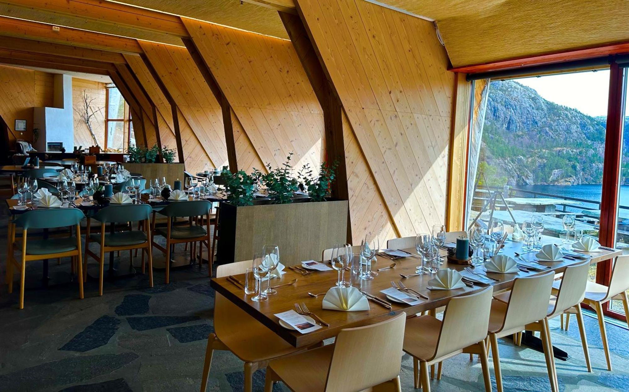 Preikestolen & Basecamp Hotell