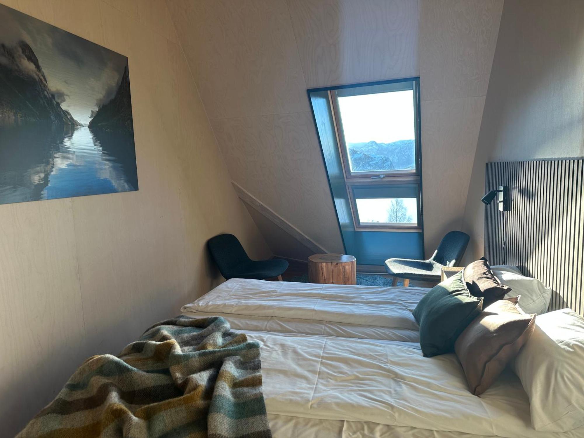Preikestolen Basecamp Hotell *